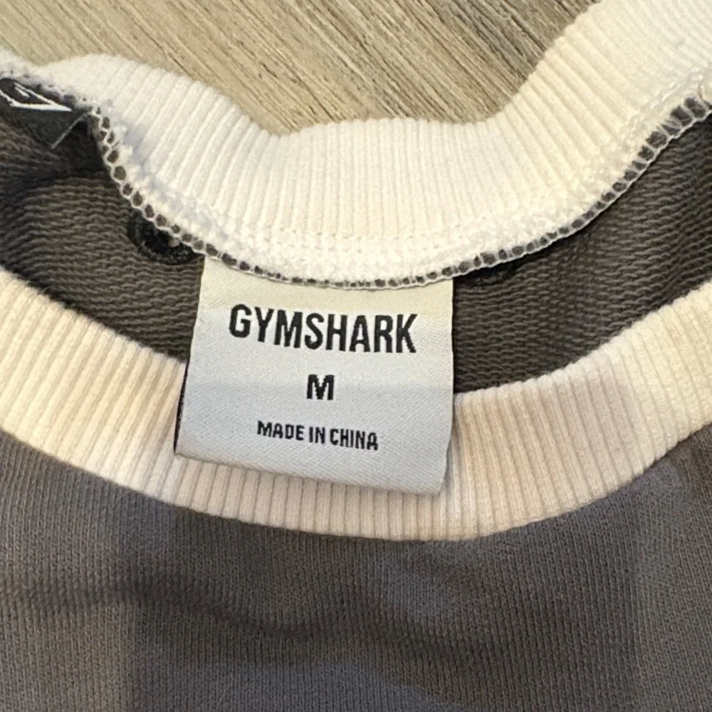Gymshark Black Cropped Crew with Cream Trim - Picture 2 of 3